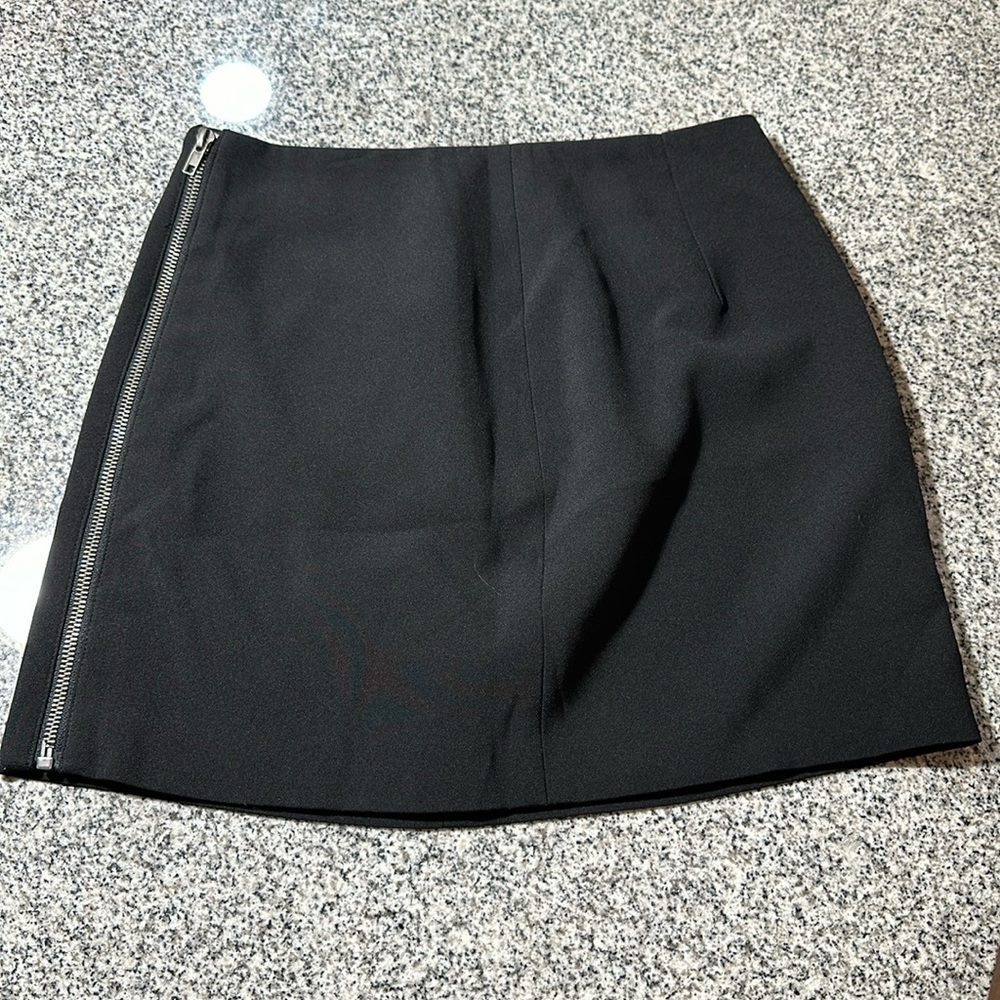 BLACK SKIRT